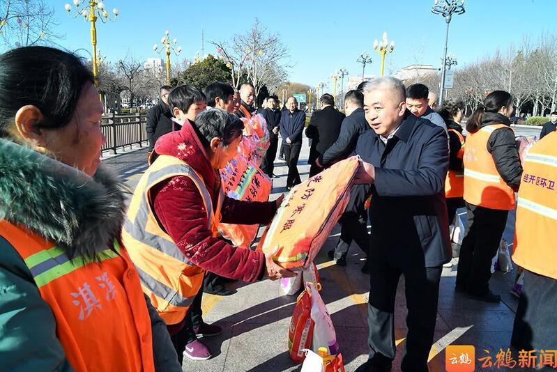 赵宏宇看望慰问值班执勤人员并调研食品安全、安全生产工作