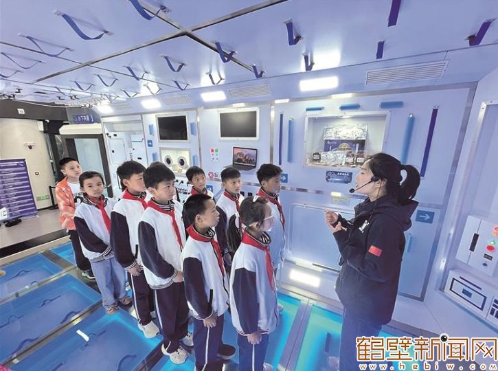 2025年鹤壁市科技活动周和“全国科技工作者日”活动启动