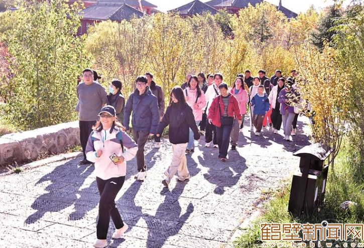 第十四届河南省“三山同登”群众登山健身大会鹤壁分会场暨2025年鹤壁市五岩山登山活动举行