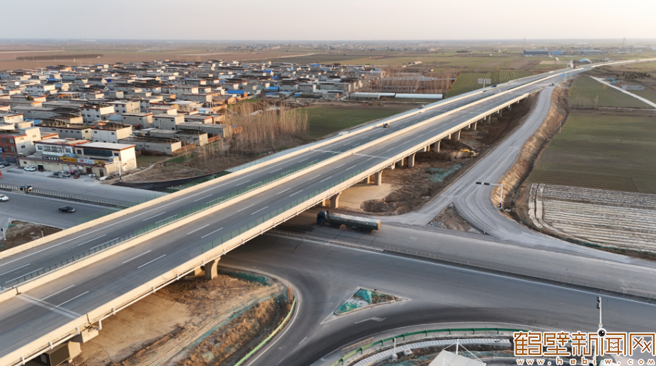 通车进入倒计时！国道107京港线鹤壁境改线新建工程主线沥青面层施工完成