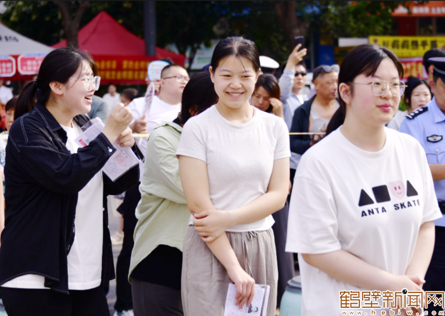 【组图】2025年高考今日开考