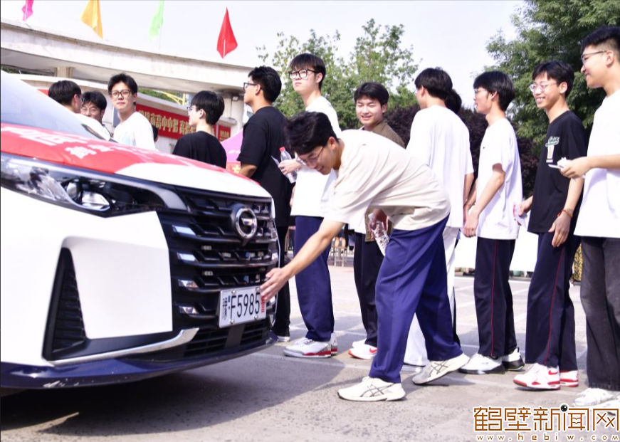 【组图】2025年高考今日开考
